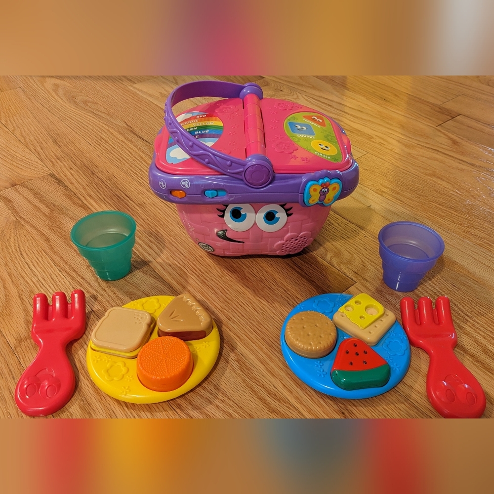Leapfrog picnic basket EUC